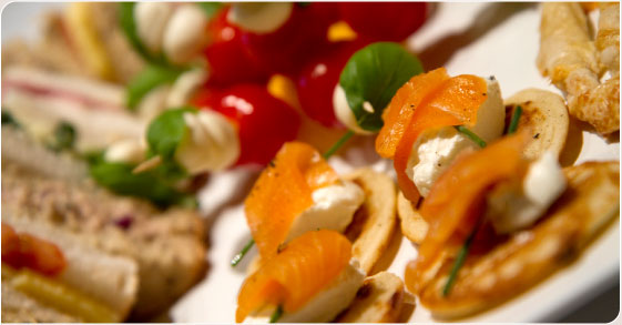 hitta restauranger som erbjuder catering med maträtter från hela världens hörn enkelt online